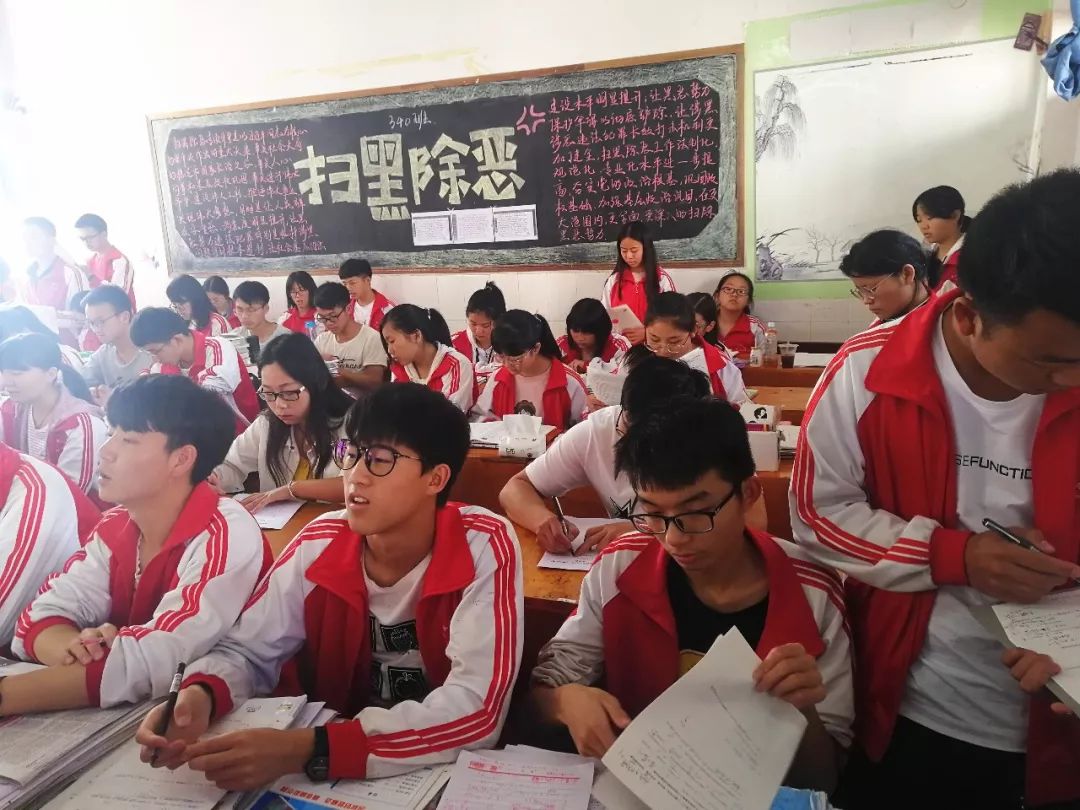 为课堂把脉，提教学质量丨市教体局领导到我校开展“推门听课”活动-图片3