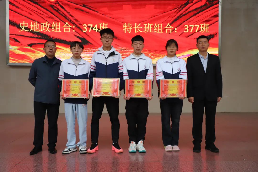 宣威市第二中学举行升旗仪式暨本学期第一次月考总结表彰会-图片2