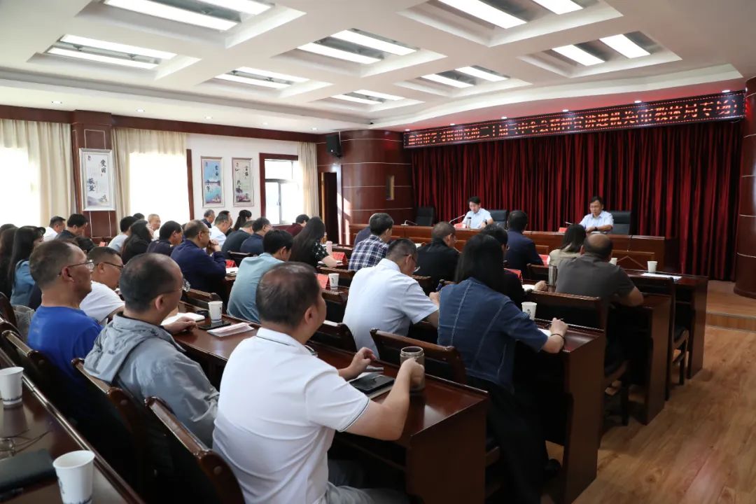 曲靖市教体局召开党的二十届三中全会和全国教育大会精神宣讲会-图片1