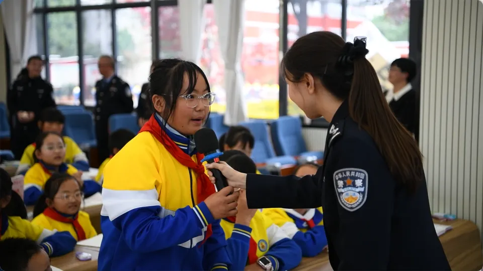 普法强基 · 警花护蕾丨“警察小熊”来啦！-图片3