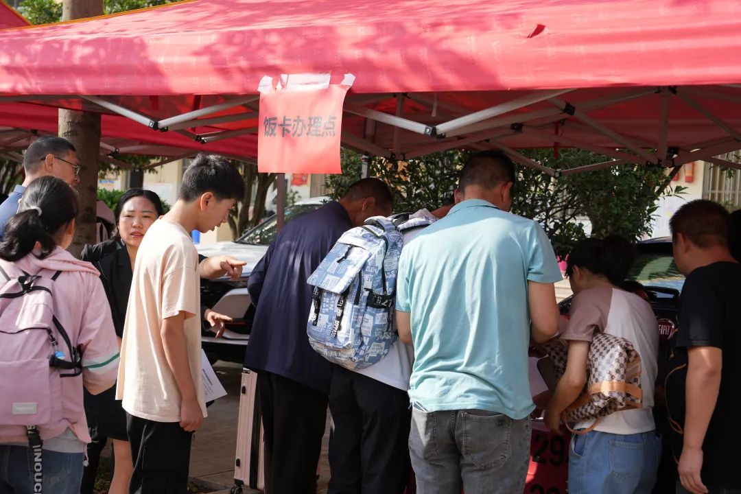 青春逐梦正当时，风帆再起展新程 ——         宣威七中高一新生报到日情况纪实”-图片3