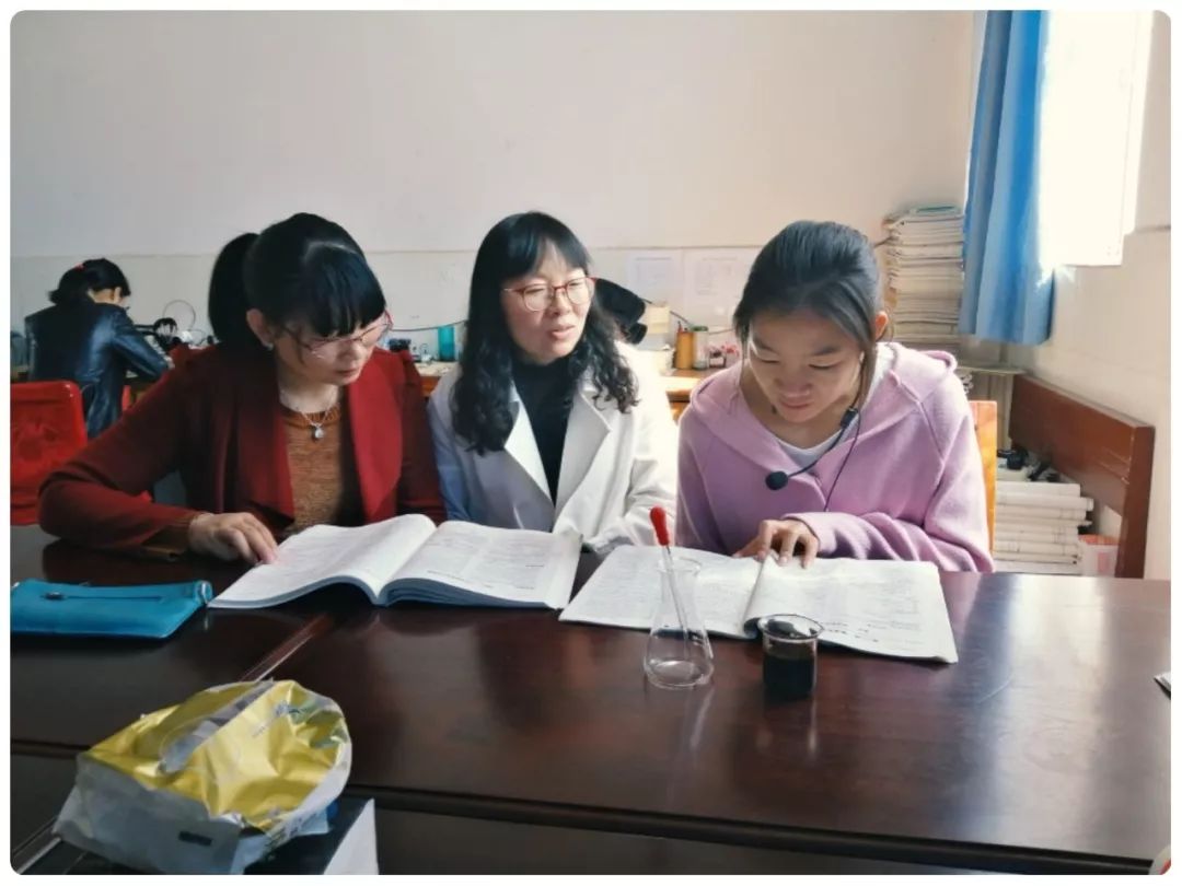 爱心一片育桃李，“化”作春泥更护花丨宣威五中孔美华化学名师工作室-图片3