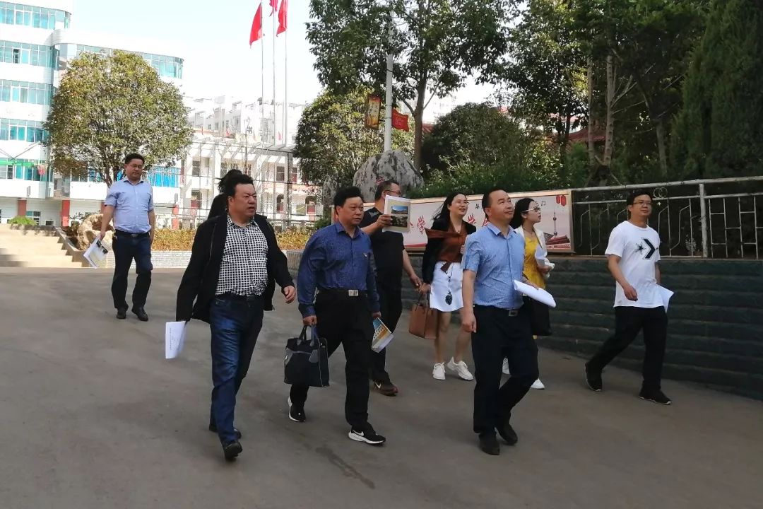 为课堂把脉，提教学质量丨市教体局领导到我校开展“推门听课”活动-图片2
