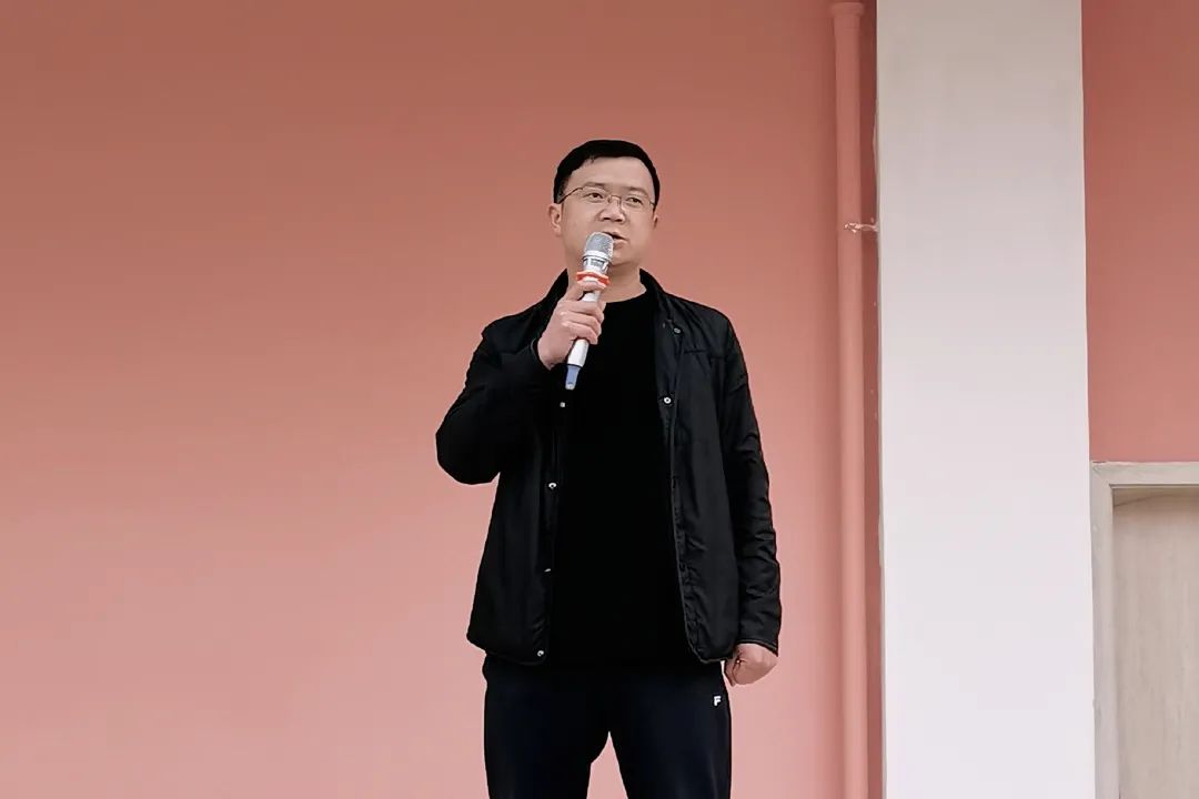 青春，拼搏：宣威五中高一年级升旗活动侧记-图片3