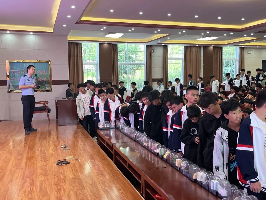 宣威一职校  宣威卫生学校禁毒法治宣传活动-图片2