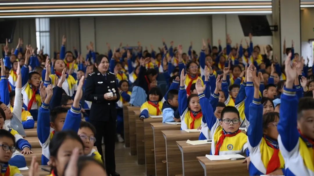 普法强基 · 警花护蕾丨“警察小熊”来啦！-图片4