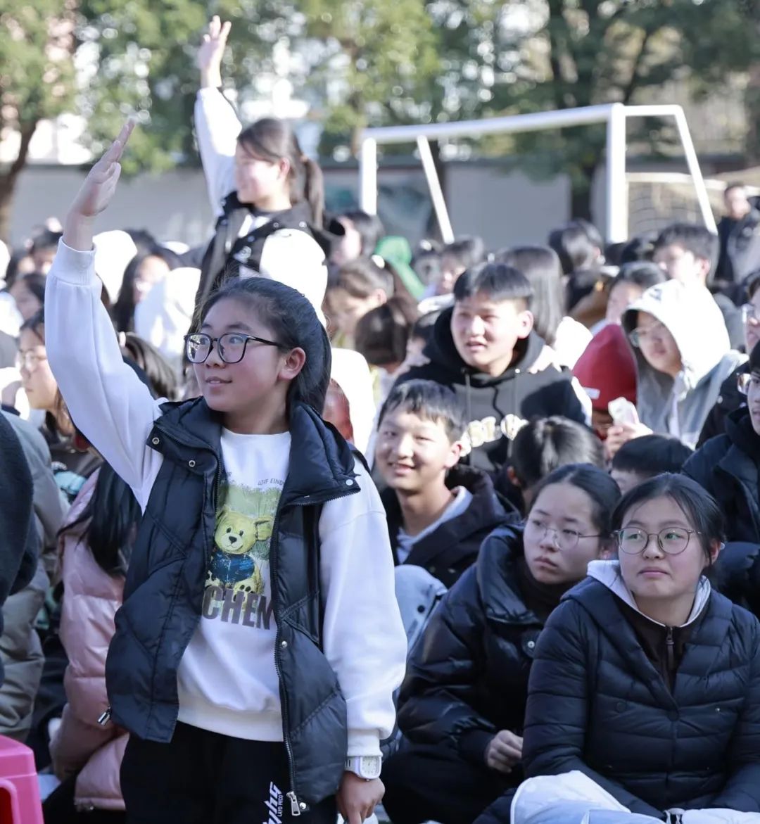 唯有拼搏可回首—— 奥运冠军邹连康走进宣威市第八中学讲授思政课-图片8