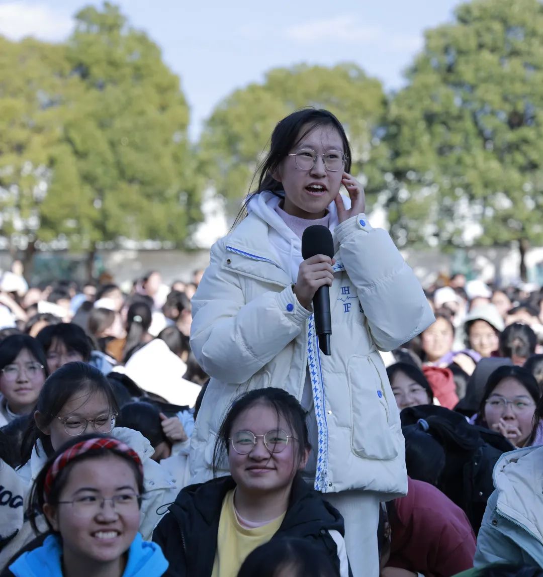 唯有拼搏可回首—— 奥运冠军邹连康走进宣威市第八中学讲授思政课-图片9