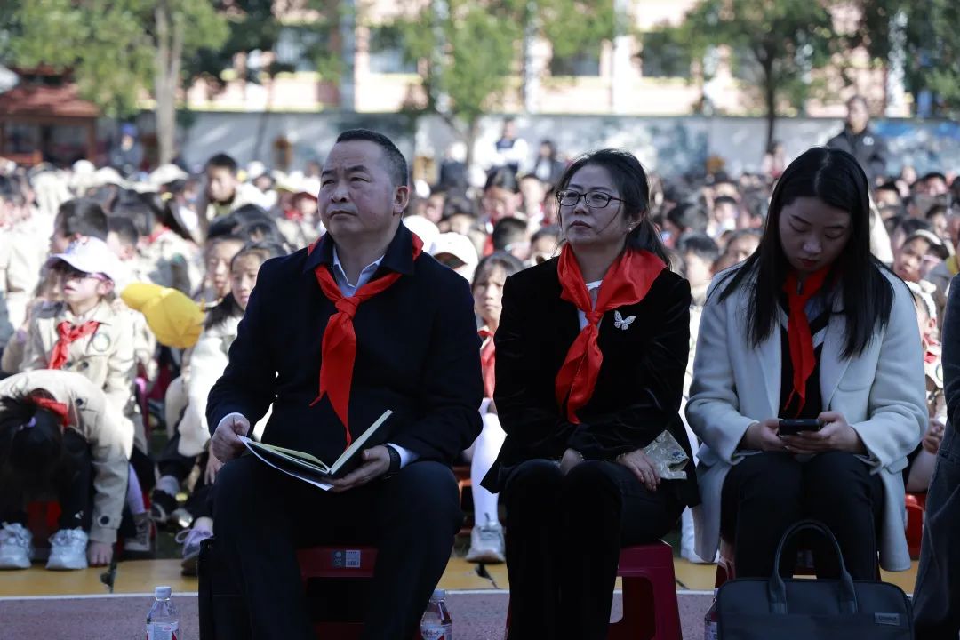 唯有拼搏可回首—— 奥运冠军邹连康走进宣威市第八中学讲授思政课-图片3