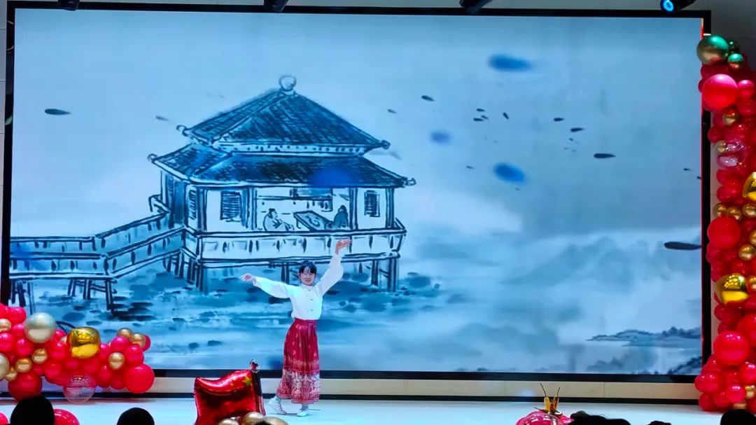 祥龙回首辞旧岁 金蛇起舞迎新年丨宣威九中初中部举办2025年元旦文艺汇演活动-图片2