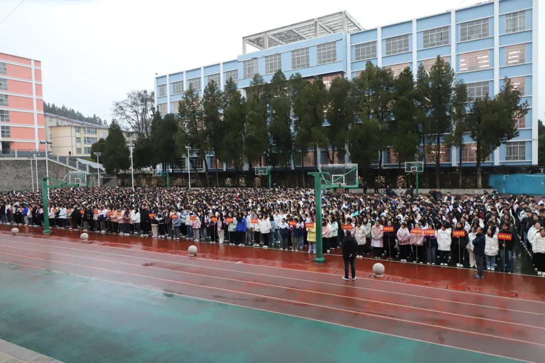 宣威市第二中学举行2025年春季学期开学升旗仪式暨总结表彰活动-图片2