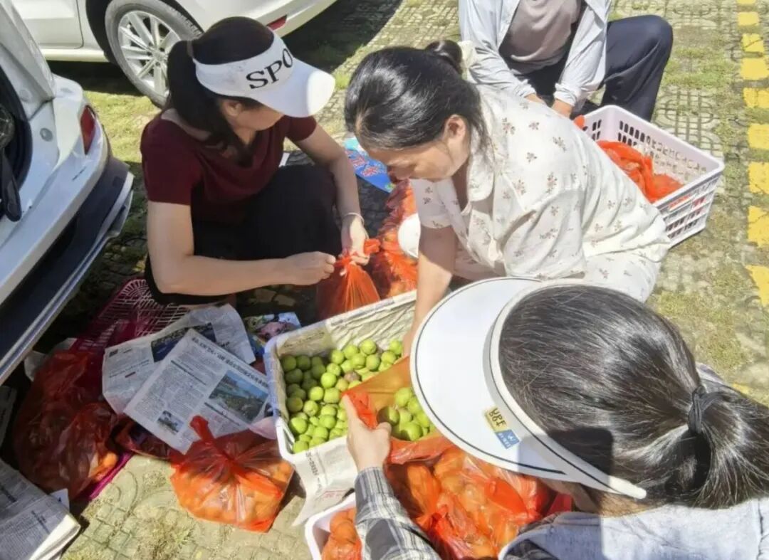 “鸡鸭鱼猪都被冲走了，但也想把最好的送给最可爱的你们！”-图片1