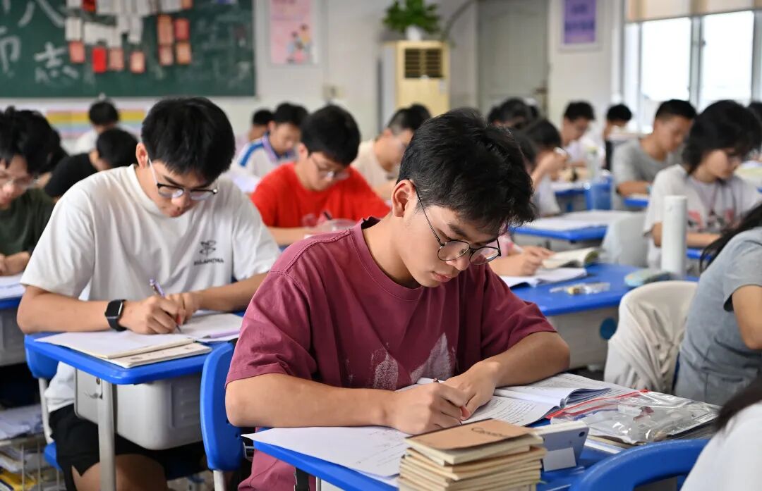 “只要你考得上，就有国家给你托底！”-图片1